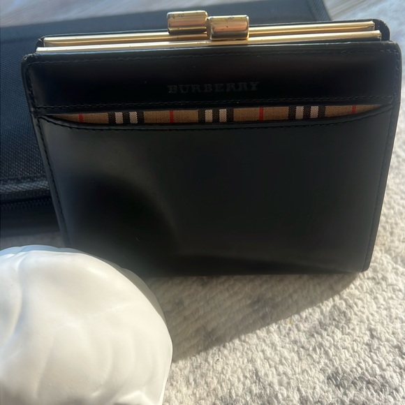 Burberry Handbags - Burberry Vintage Wallet